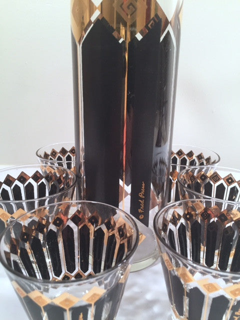 Fred Press Signed Mid-Century Black and 22-Karat Gold Diamonds Retro 8-Piece Cocktail Set (1 Pitcher, 1 Carrier, 6 Glasses)